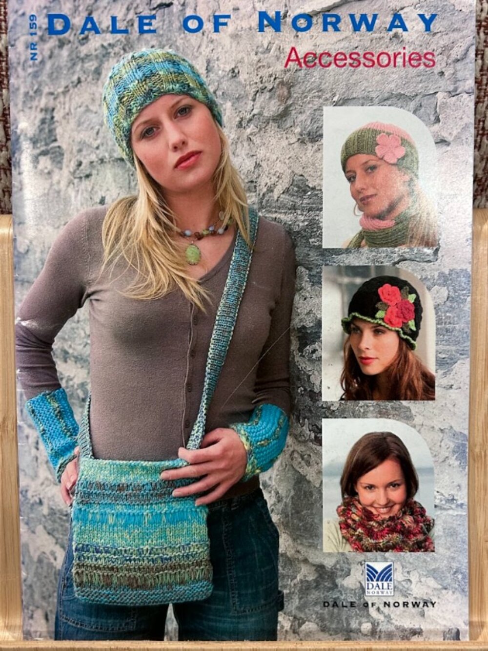 VINTAGE 2005 DALE OF NORWAY ACCESSORIES #159 KNITTING PATTERN BOOK ENGLISH EUC